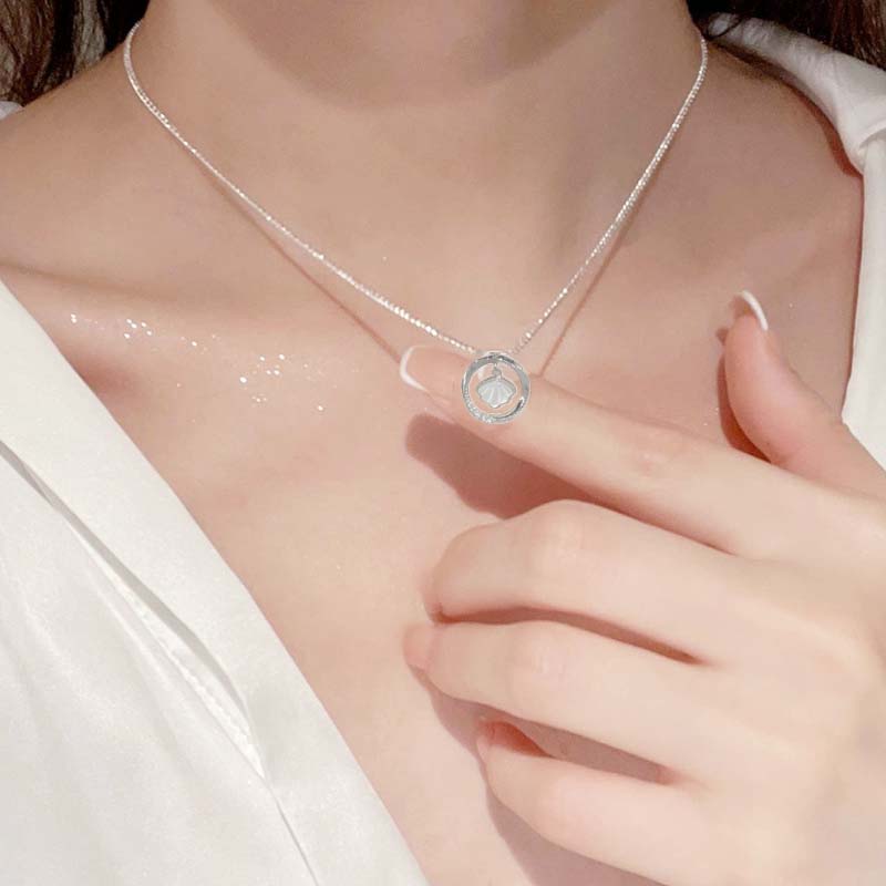 Shining Elegance: Charming Zircon Circle and Scallop Necklace