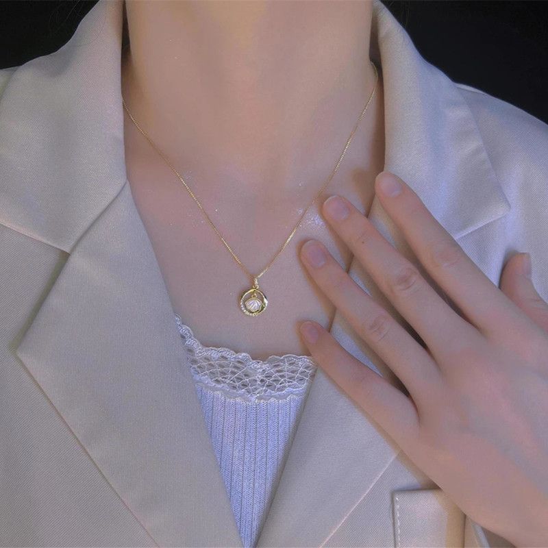 Shining Elegance: Charming Zircon Circle and Scallop Necklace